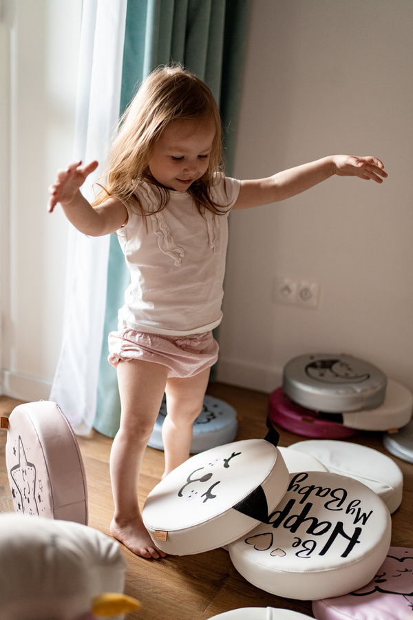 eng_pl_Poduszki-biale-ekoskora-KOTEK-zestaw-3-szt-6-cm-AKSON-38300_14 Eko odos pagalvėlių rinkinys „Big Boy“ 3 vnt.