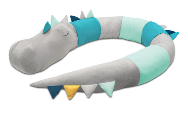 Dream Dragon migdukas ir lovytės apsaugėlė