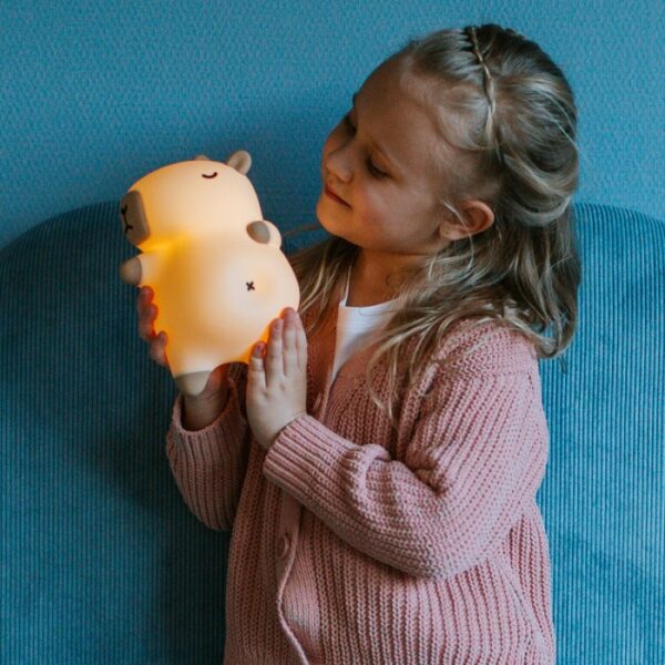 mary-s-oddychajaca-lampka-led-kapibara-chrapus-ed08994b469c48b39880a21a38229449-1b2da7ac Naktinė lempa - knarkianti Kapibara